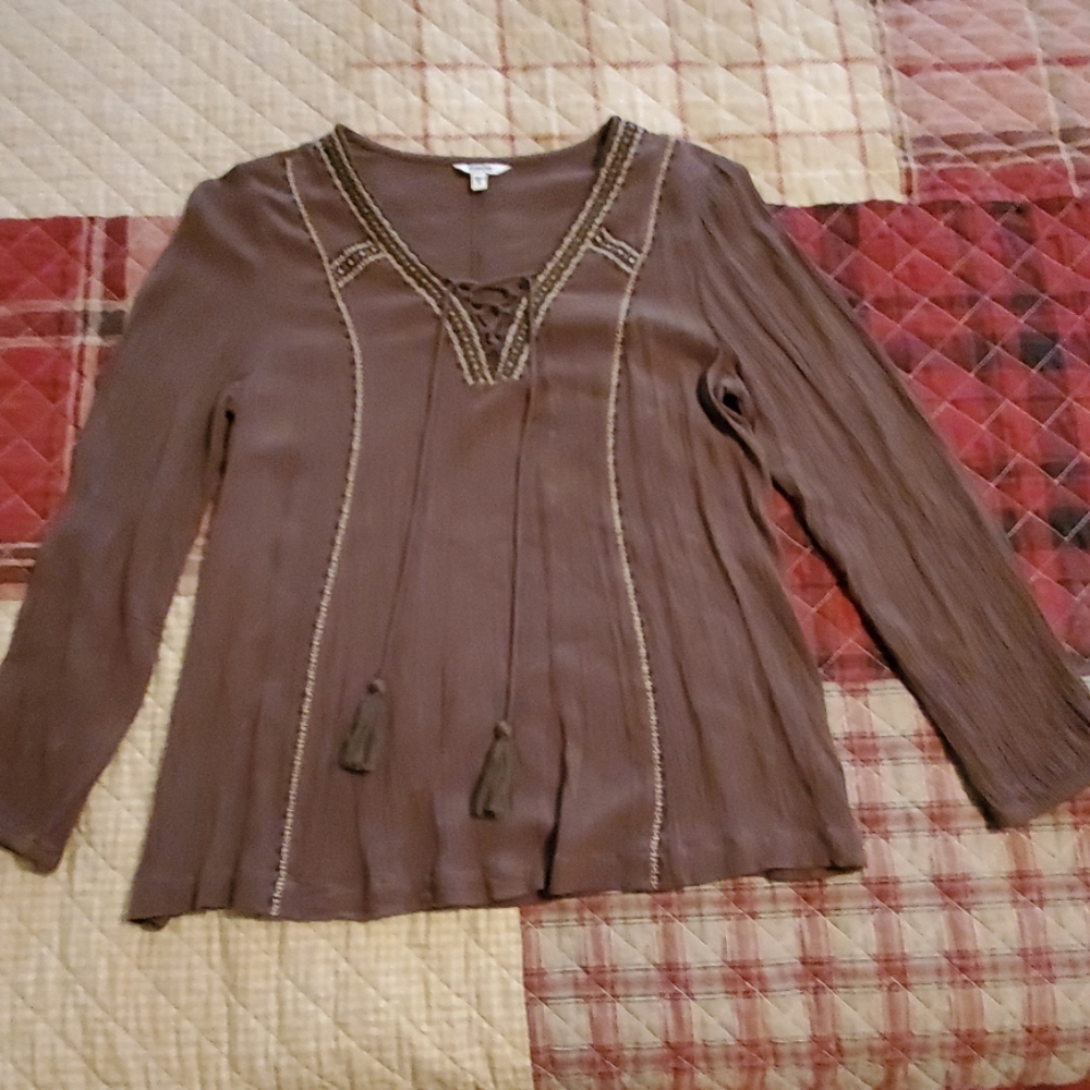 3 FOR $10 TEXTURED AND EMBROIDERED TOP